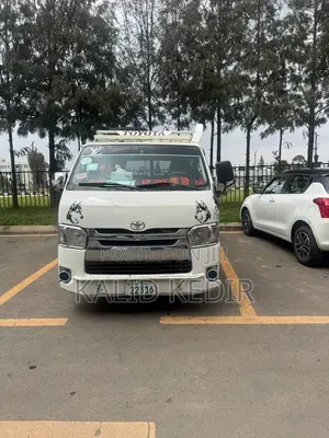 Toyota HiAce 2007 White