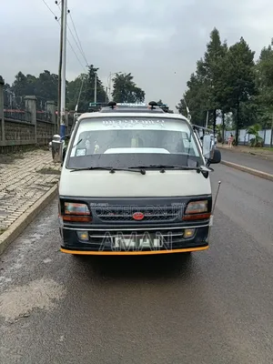 Toyota HiAce 2003 White