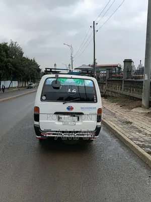 Toyota HiAce 2003 White
