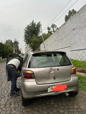 Toyota Vitz 1.0 FWD 3dr 2001 Gray