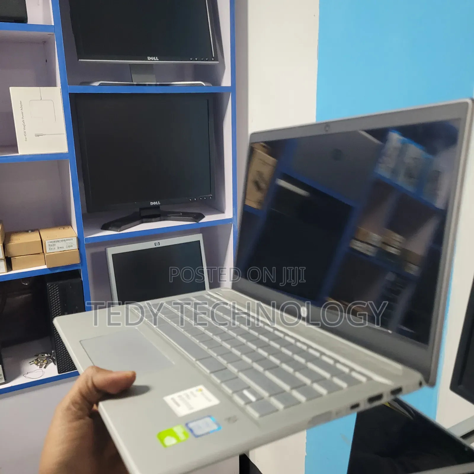 New Laptop HP Pavilion 14 8GB Intel Core i5 SSD 256GB