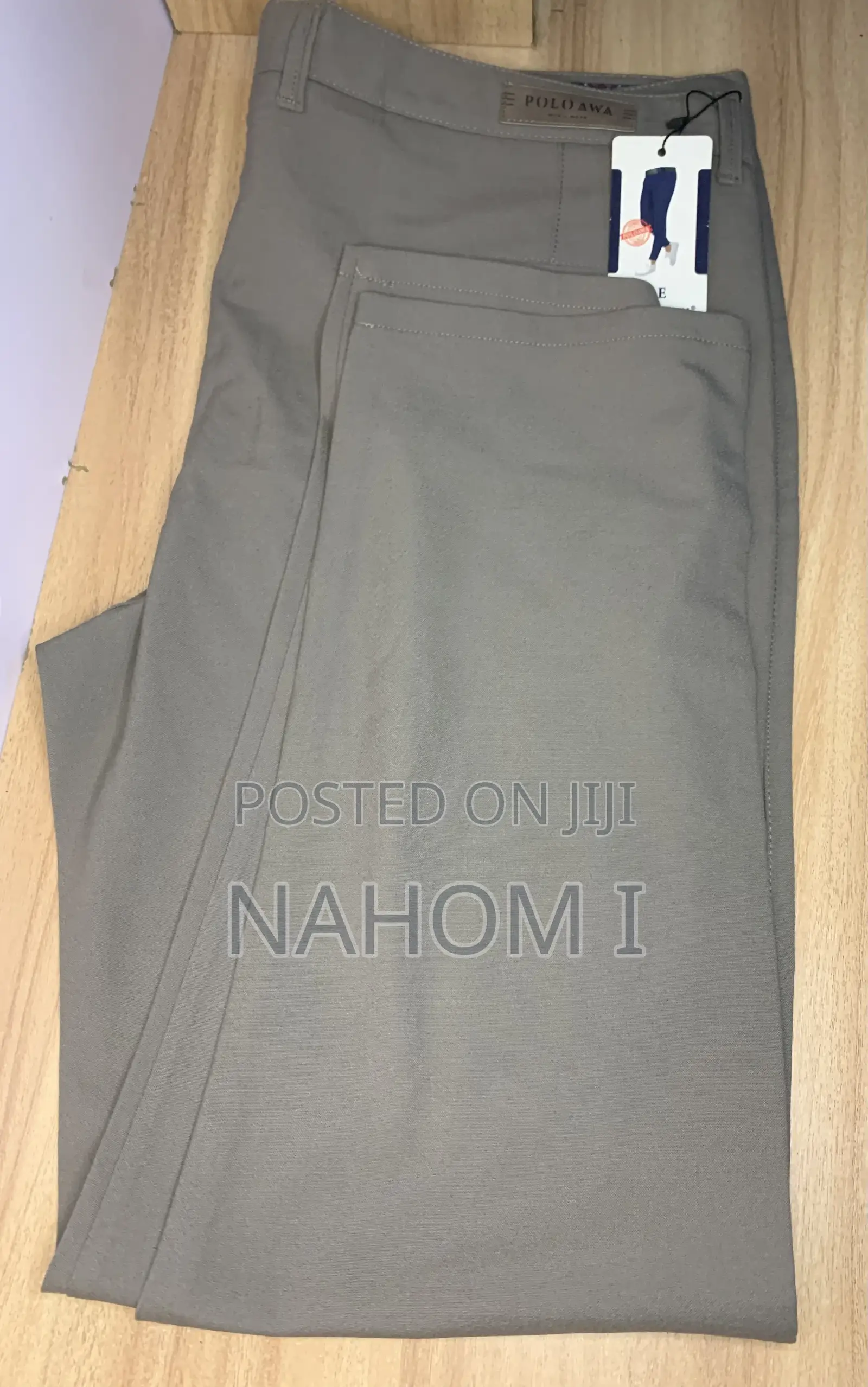 De Poloawa Men's Trousers Feature a Neutral