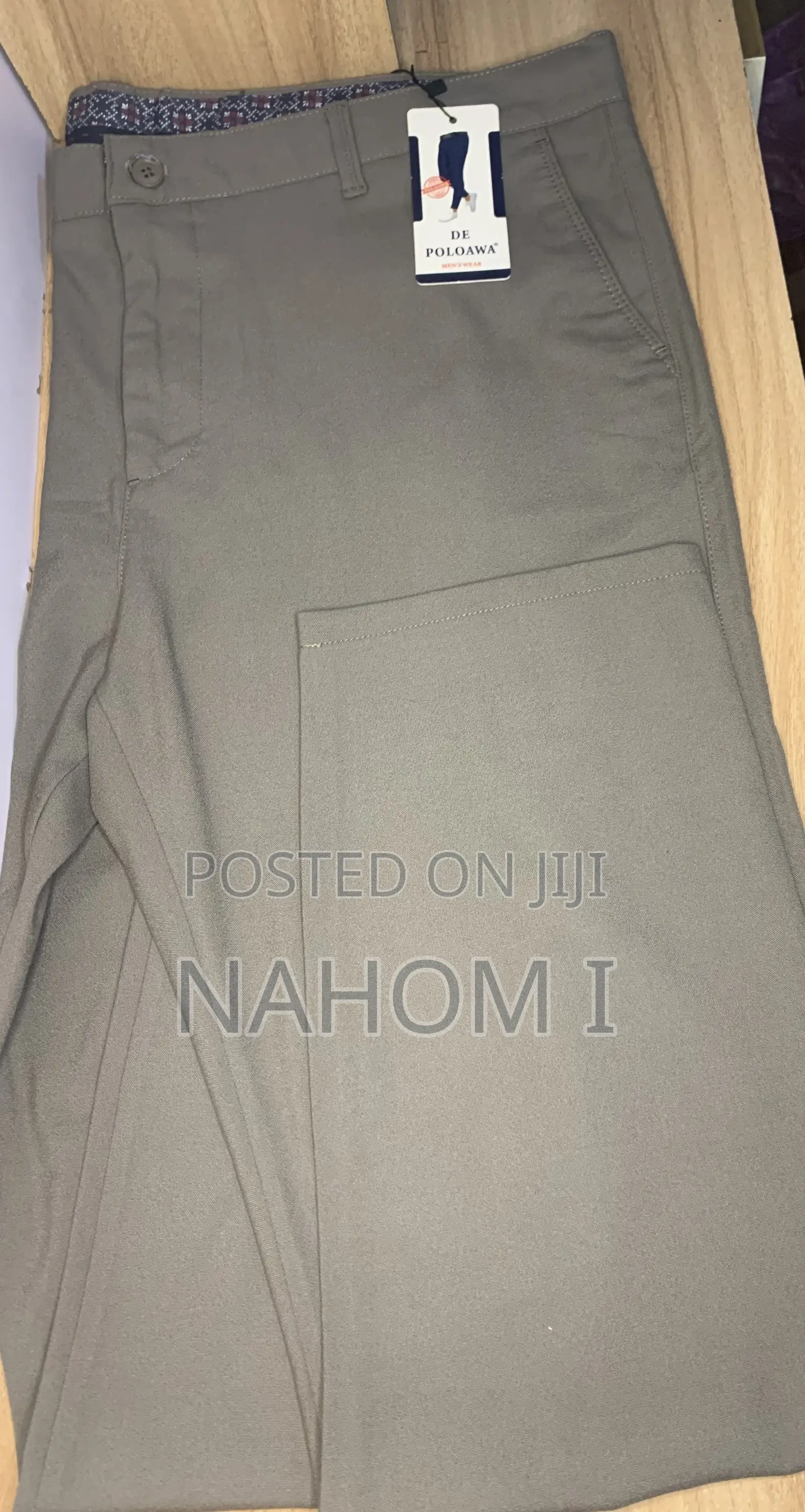 De Poloawa Men's Trousers Feature a Neutral
