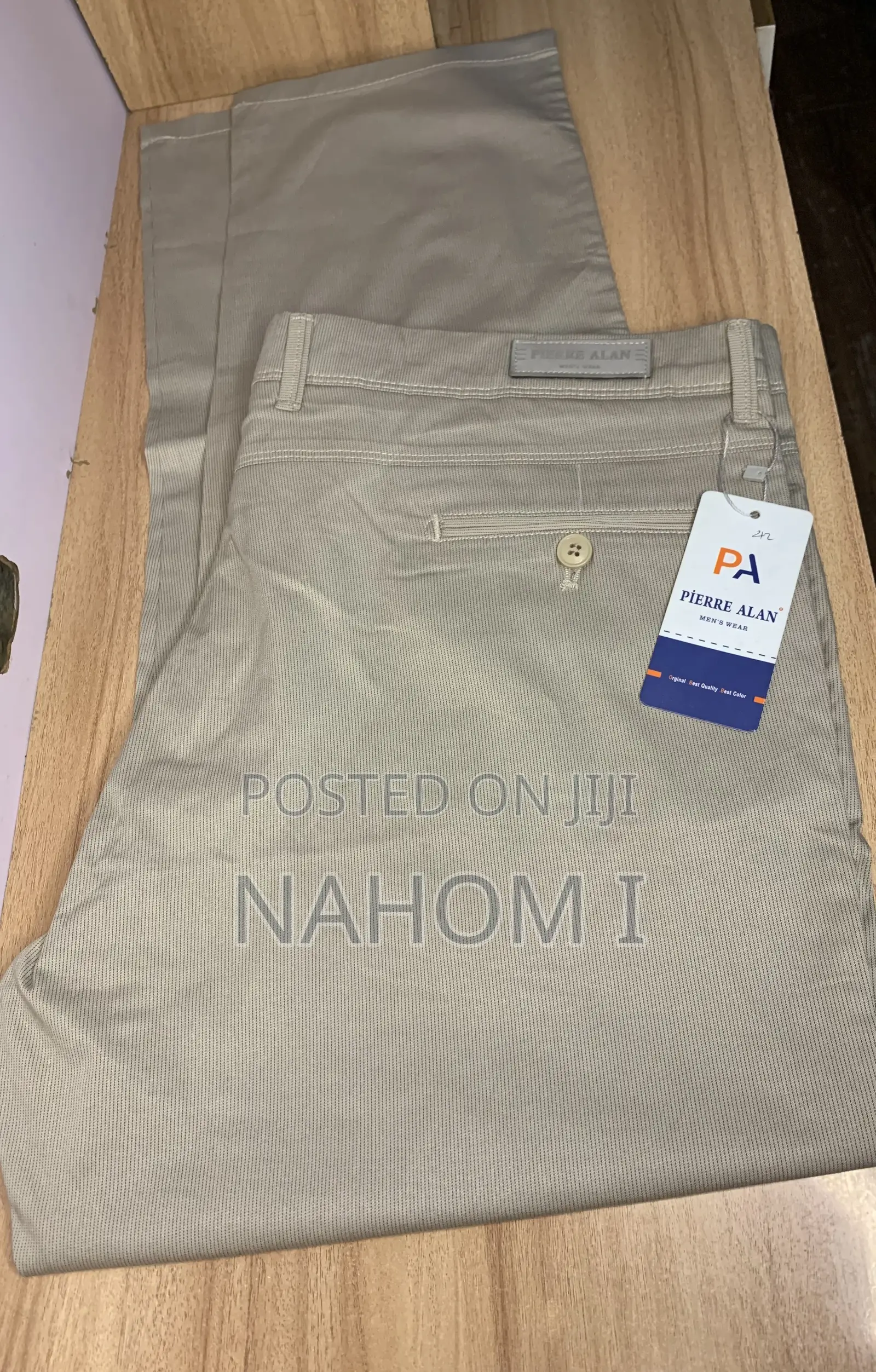 De Poloawa Men's Trousers Feature a Neutral