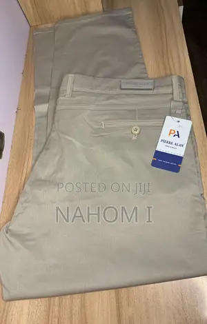 De Poloawa Men's Trousers Feature a Neutral