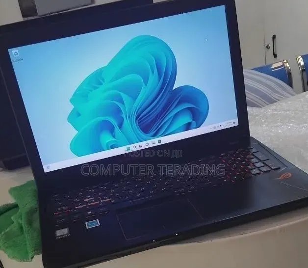 New Laptop Asus 8GB Intel Core i5 SSD 256GB