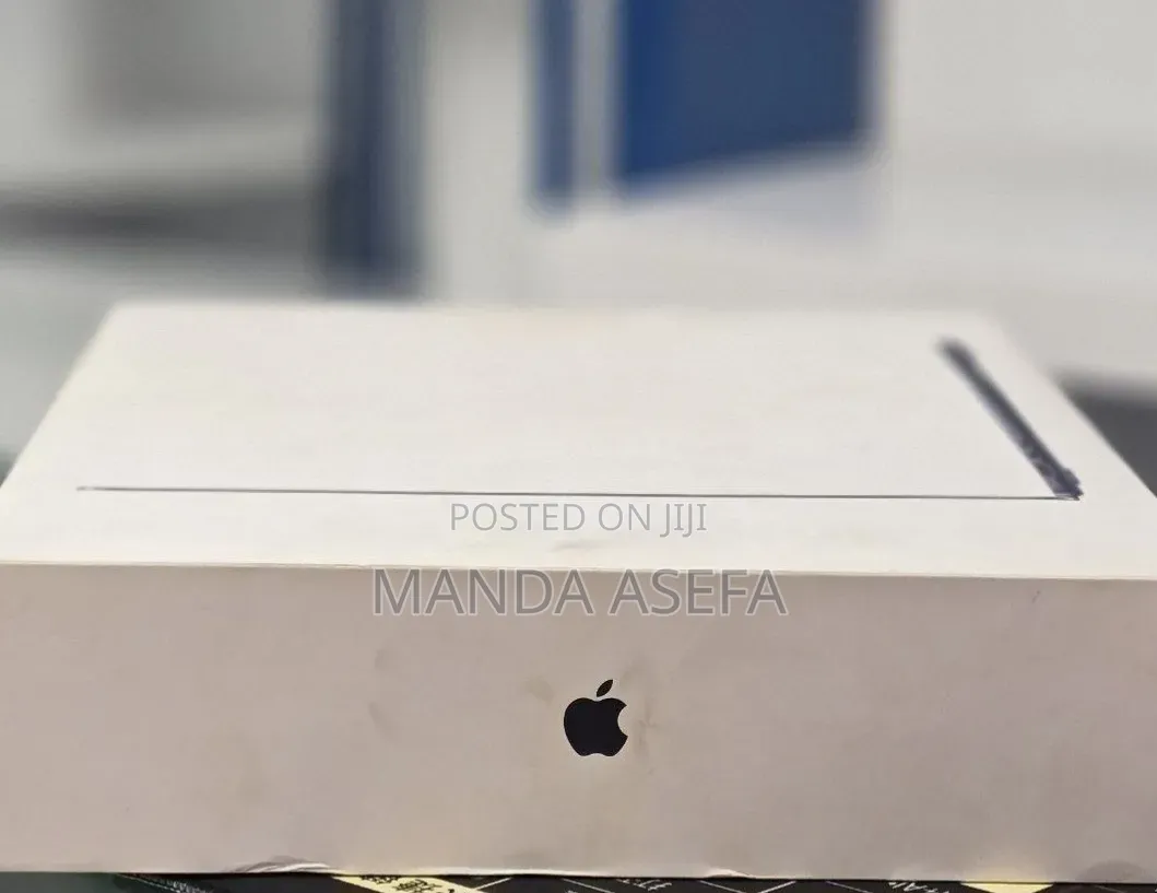 New Laptop Apple MacBook Air 2025 M4 16GB Apple M5 SSD 256GB