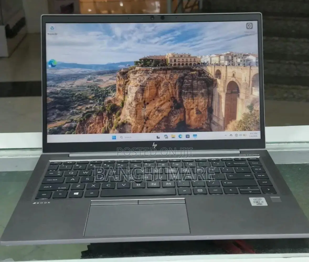 New Laptop HP ZBook Firefly 14 G7 16GB Intel Core i7 SSD 512GB