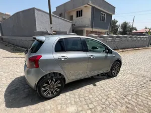 Toyota Yaris 2009 Gray