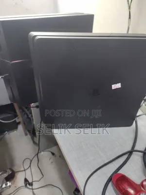 Playstation 4 Slim Used