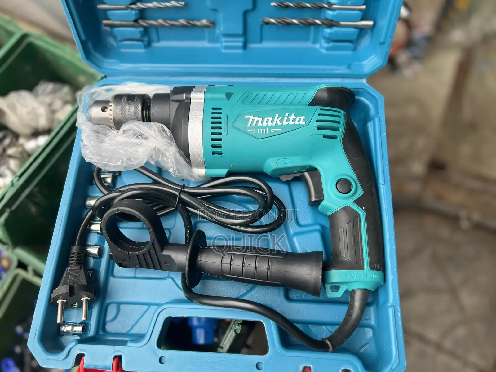 Makita 900w Impact Drill