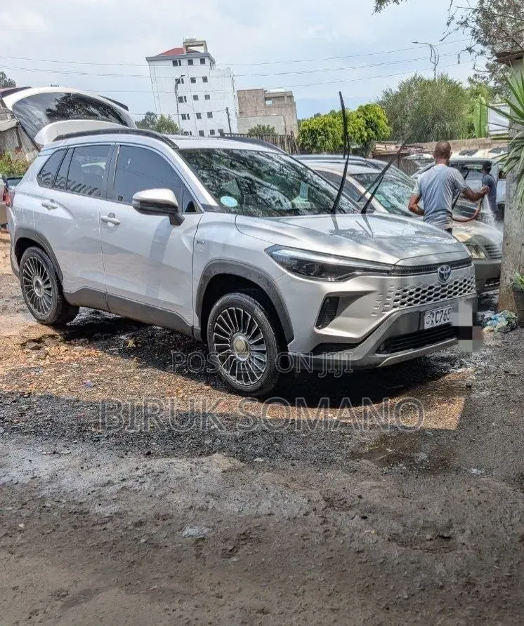 Toyota Corolla Cross Hybrid 2025 Silver