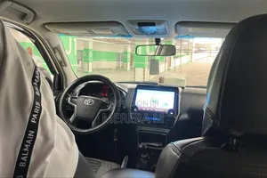 Toyota Land Cruiser 2018 White