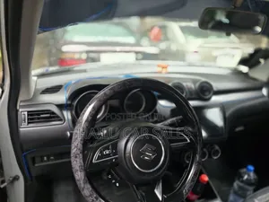 Suzuki Swift 2022 Silver