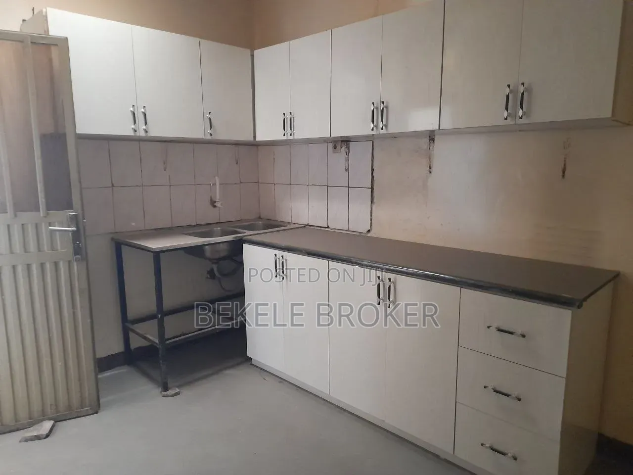 Furnished 4bdrm House in L Shape, Bole for sale