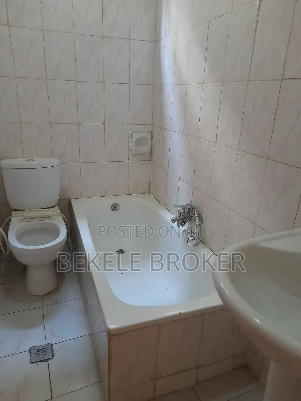 Furnished 4bdrm House in L Shape, Bole for sale