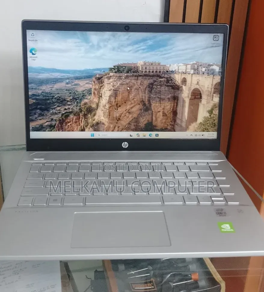 New Laptop HP Pavilion 14 16GB Intel Core i7 SSD 512GB