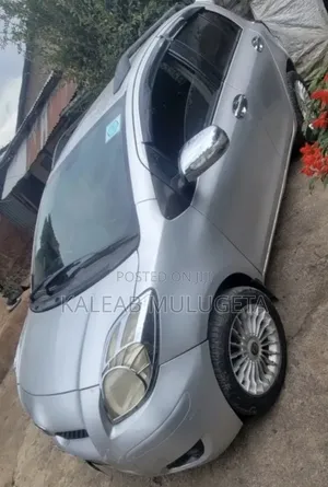 Toyota Yaris 2010 Silver