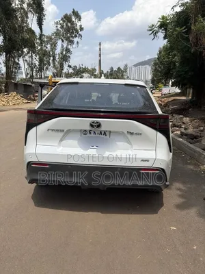 Toyota bZ4X 2024 Off white