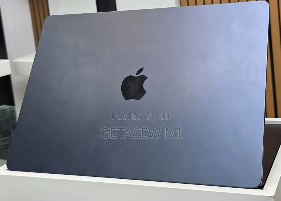 New Laptop Apple MacBook Air 2025 M4 16GB Apple M4 SSD 256GB