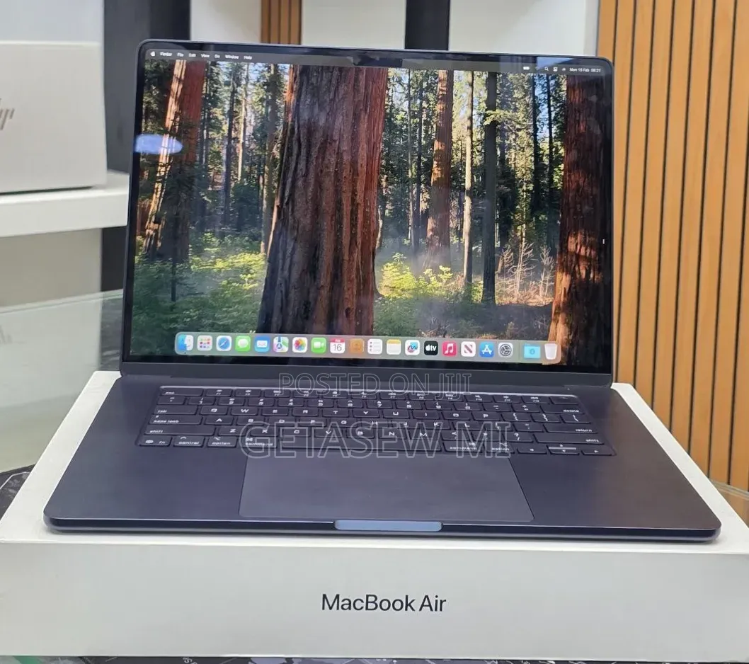 New Laptop Apple MacBook Air 2025 M4 16GB Apple M4 SSD 256GB