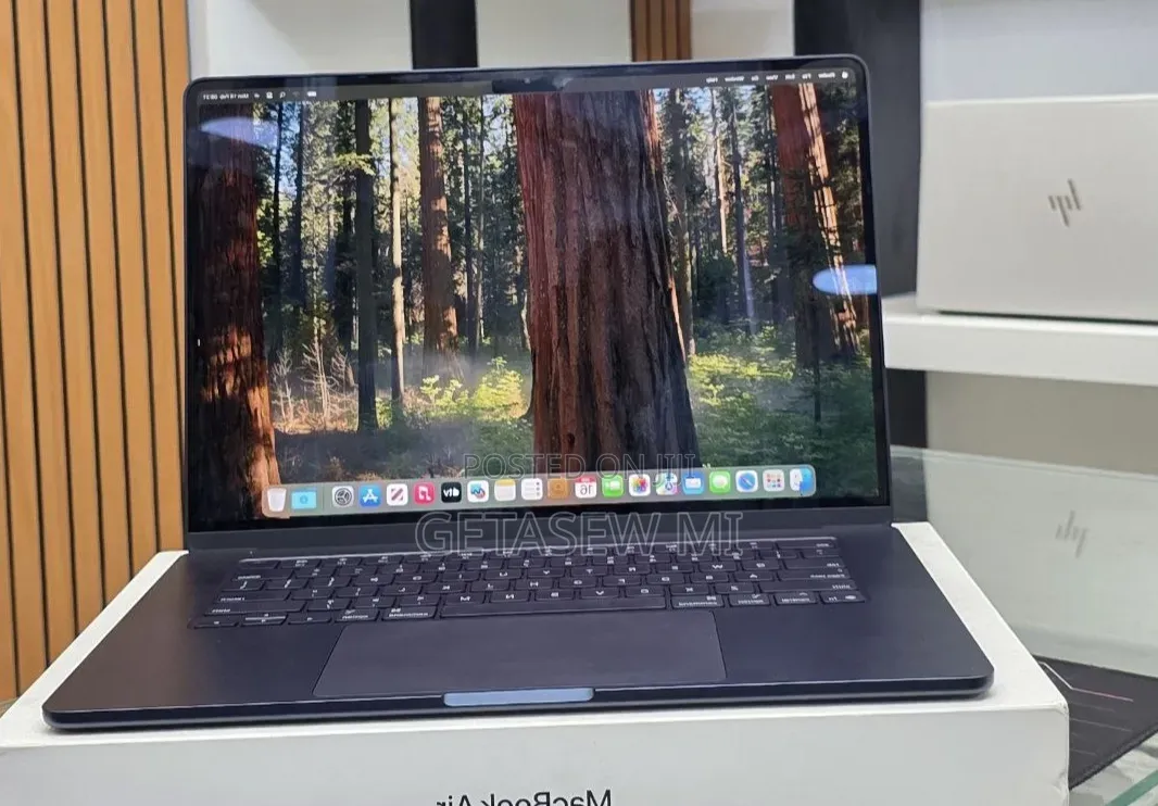 New Laptop Apple MacBook Air 2025 M4 16GB Apple M4 SSD 256GB