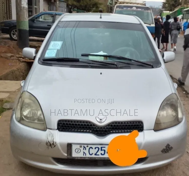 Toyota Vitz 2000 Silver