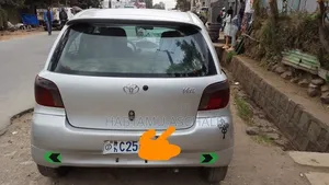 Toyota Vitz 2000 Silver