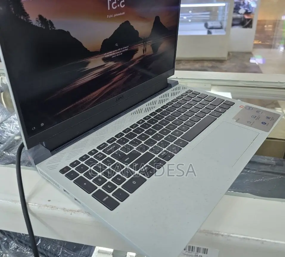New Laptop Dell 16GB Intel Core i7 SSD 512GB