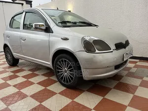 Toyota Vitz 2001 Silver