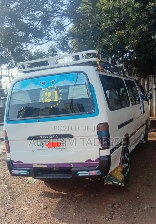Toyota HiAce 2002 White