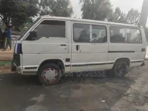 Toyota HiAce 2002 White
