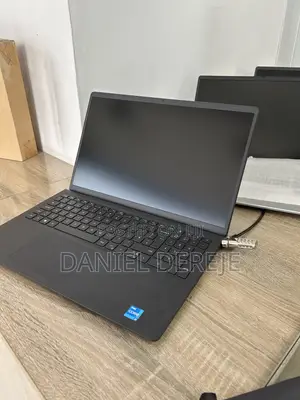 New Laptop Dell Vostro 3520 8GB Intel Core i3 SSD 512GB
