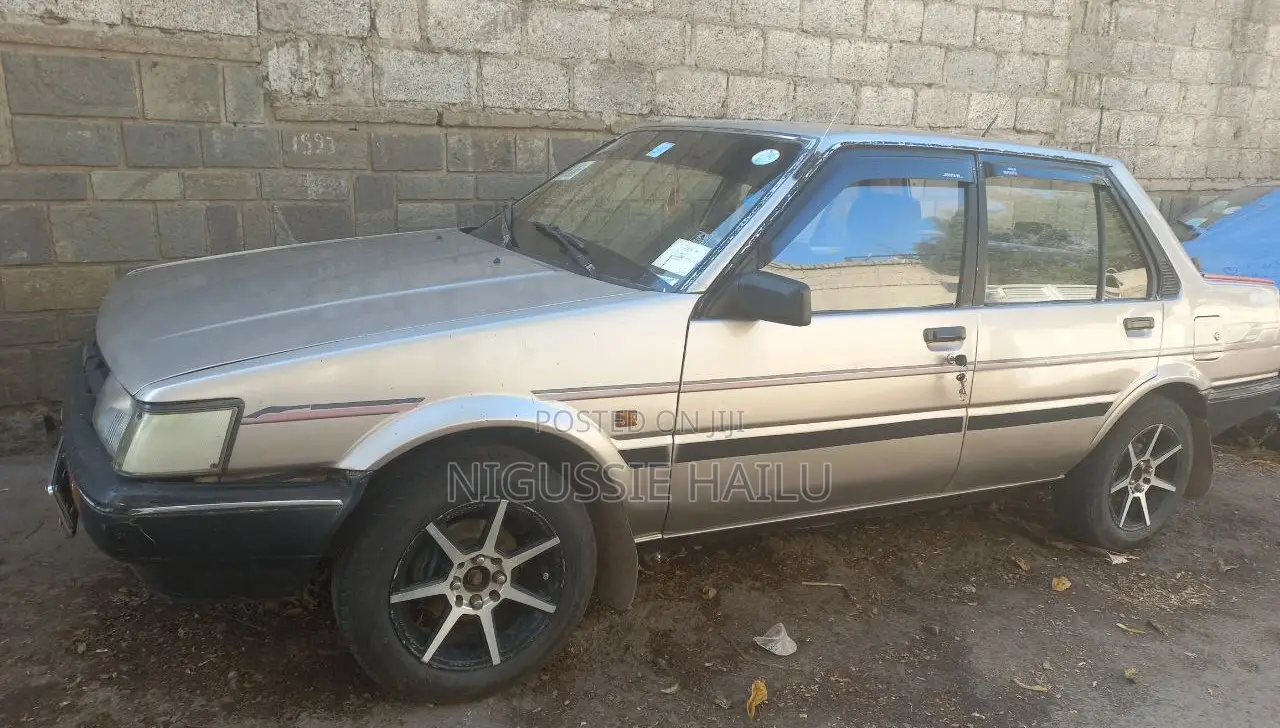 Toyota Corolla 1986 Gold