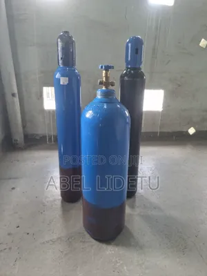 Oxygen Cylinder Easy to Transport and Compatible With Regulators.