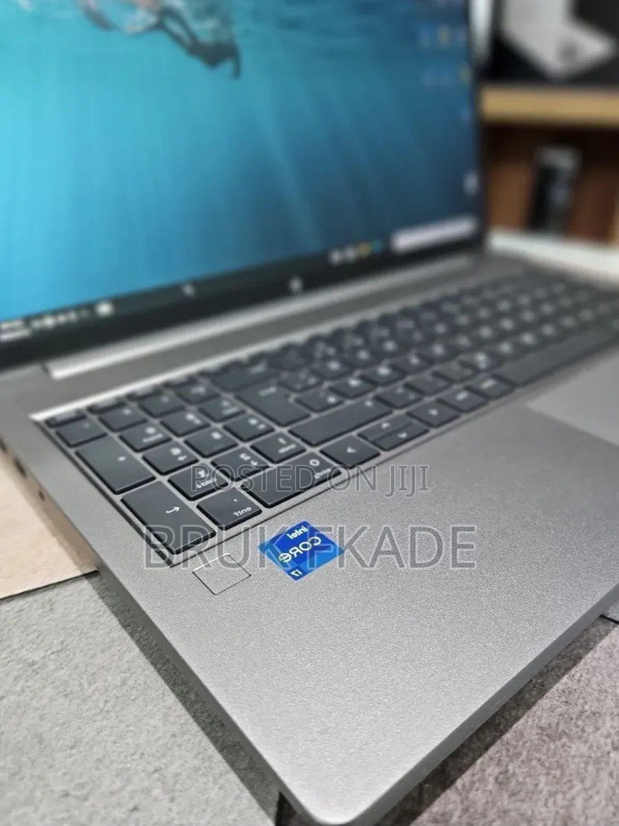 New Laptop HP ZBook Firefly 15 G7 32GB Intel Core i5 SSD 512GB