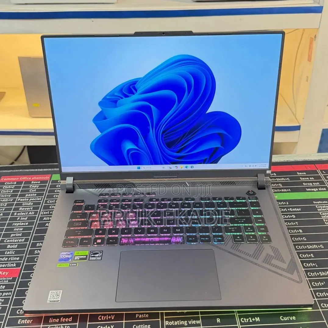 New Laptop Asus ROG Strix G15 16GB Intel Core i9 SSD 1T
