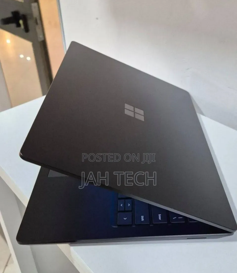 New Laptop Microsoft Surface 16GB Intel Core i7 SSD 512GB