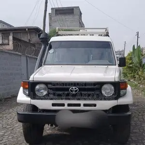 Toyota Land Cruiser 2005 White