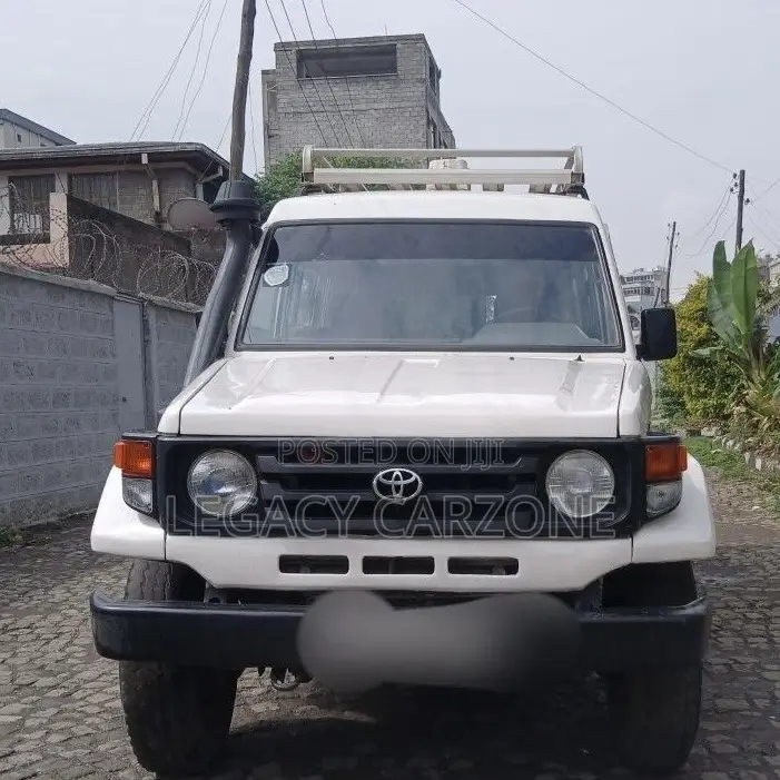 Toyota Land Cruiser 2005 White
