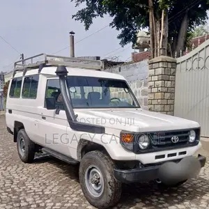 Toyota Land Cruiser 2005 White