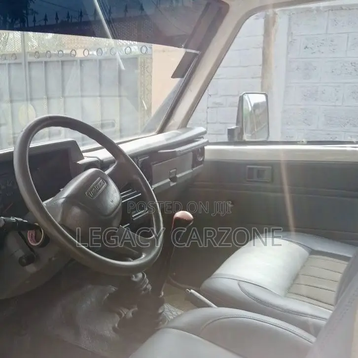 Toyota Land Cruiser 2005 White