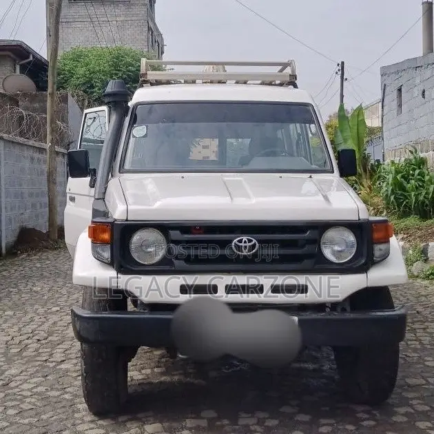 Toyota Land Cruiser 2005 White
