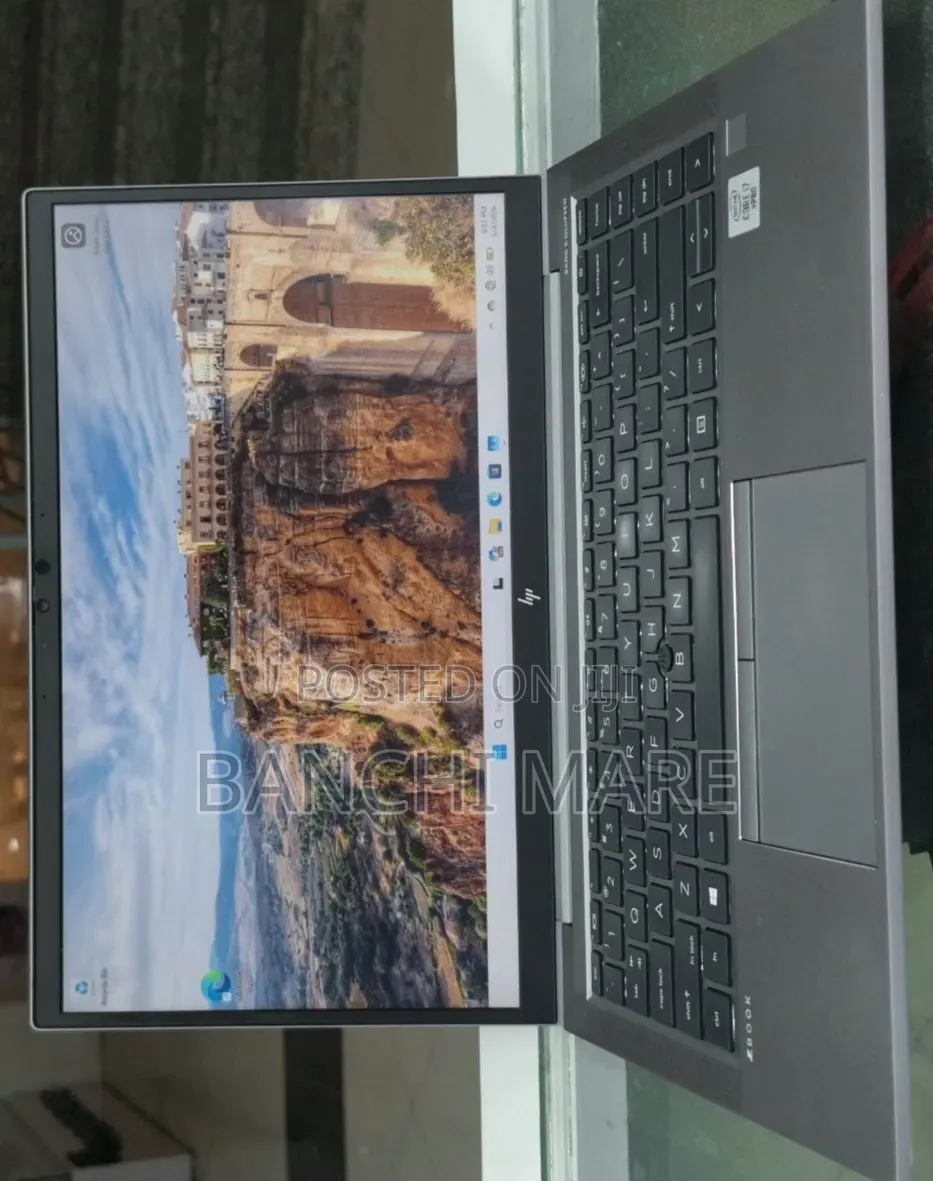 New Laptop HP ZBook Firefly 14 G7 16GB Intel Core i7 SSD 512GB