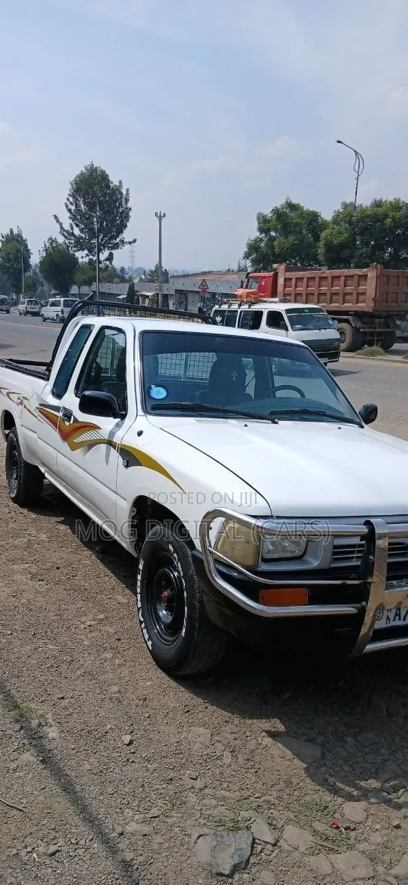 Toyota Hilux 1994 White