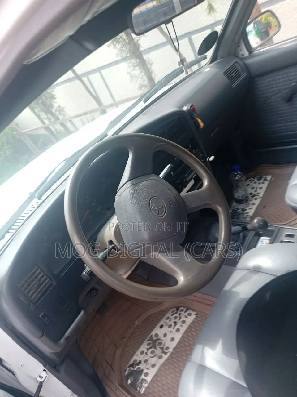 Toyota Hilux 1994 White
