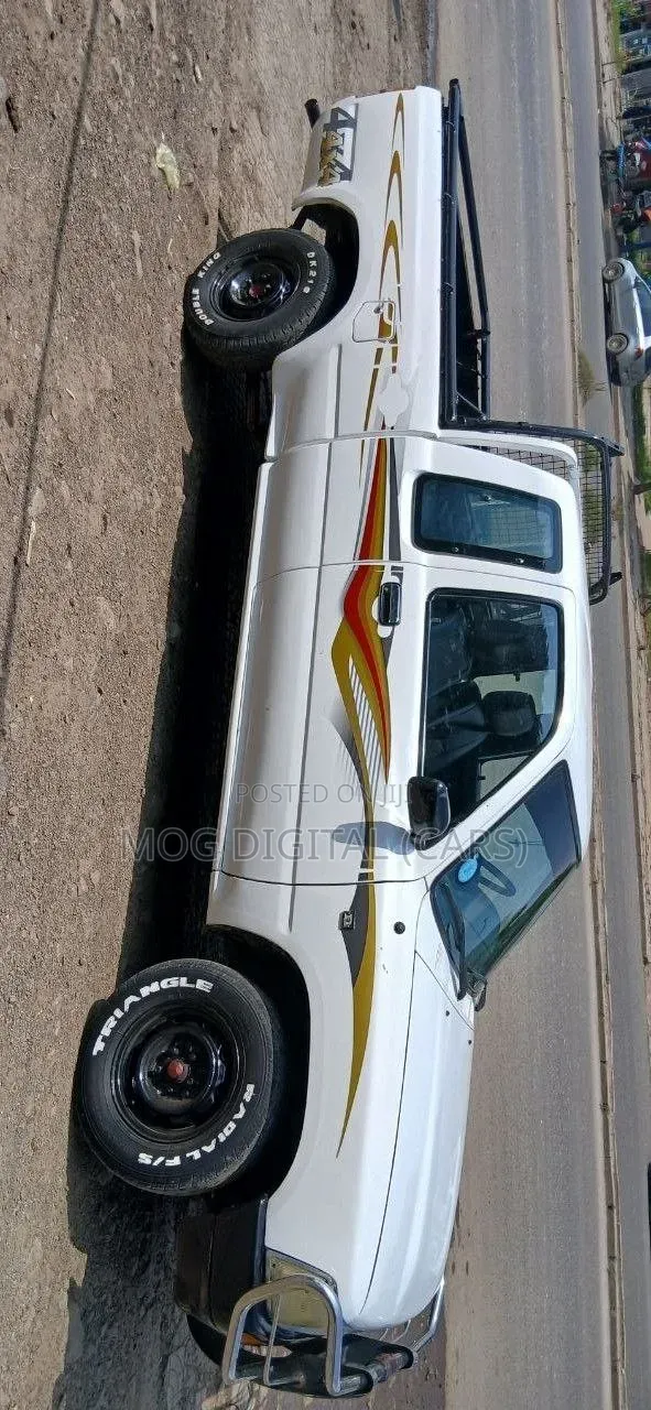 Toyota Hilux 1994 White