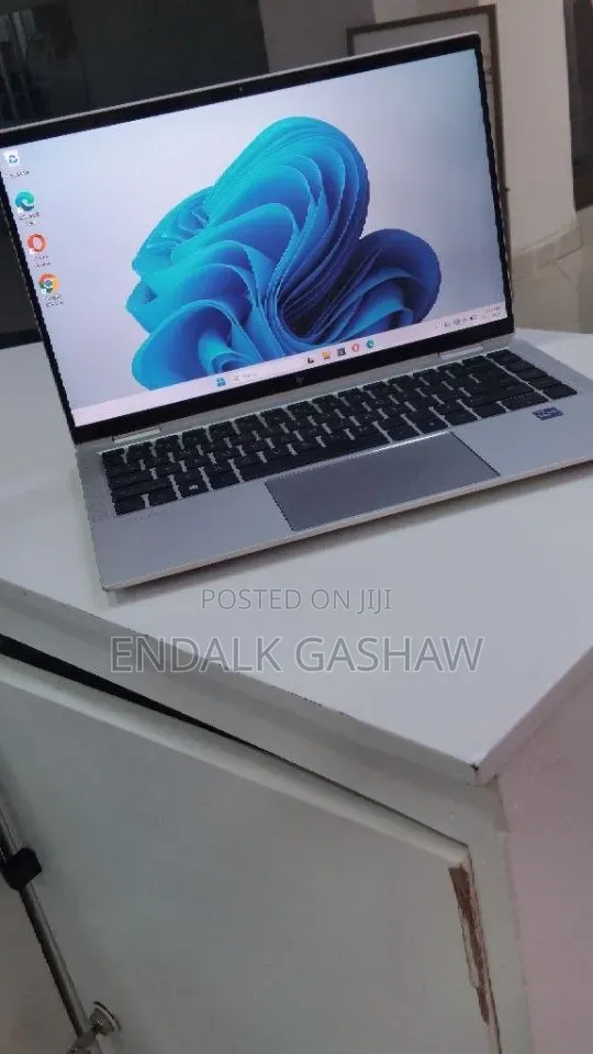 New Laptop HP EliteBook 1040 G8 16GB Intel Core i7 SSD 512GB