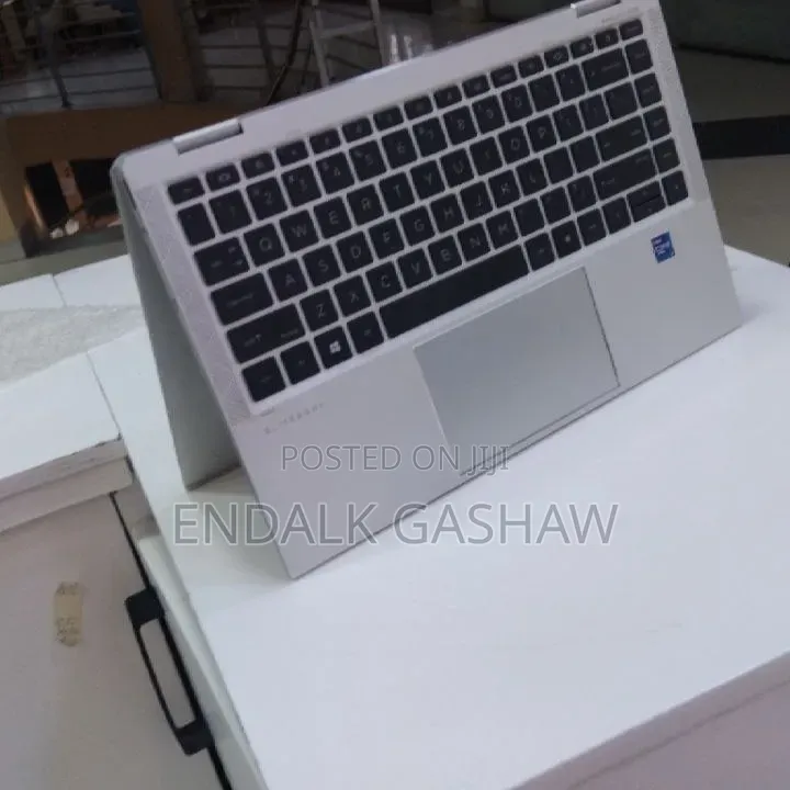 New Laptop HP EliteBook 1040 G8 16GB Intel Core i7 SSD 512GB