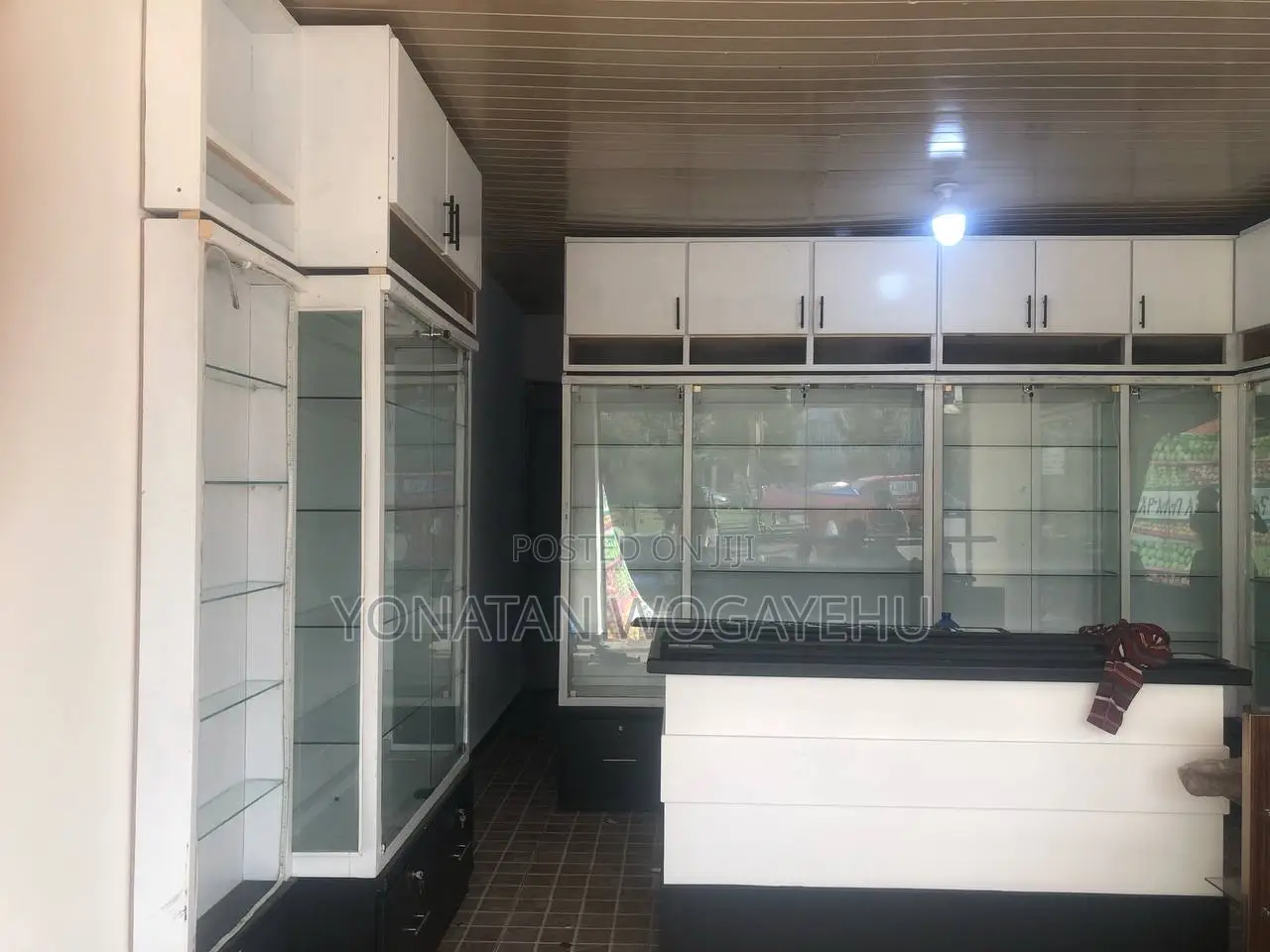 Shelf መደርደርያ